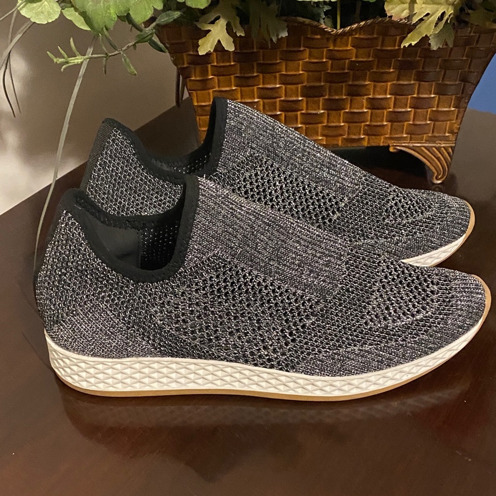Elegant Black Knit Slip-On Sneakers
